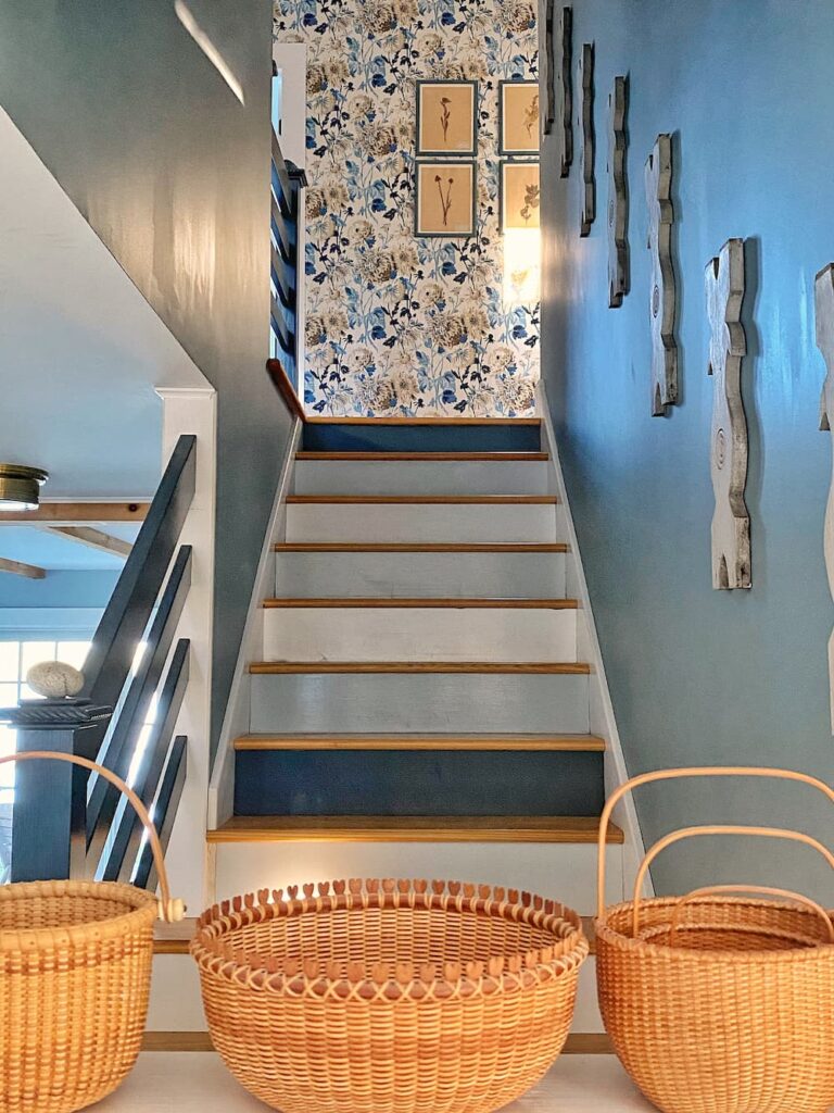 Stairs with wallpaper