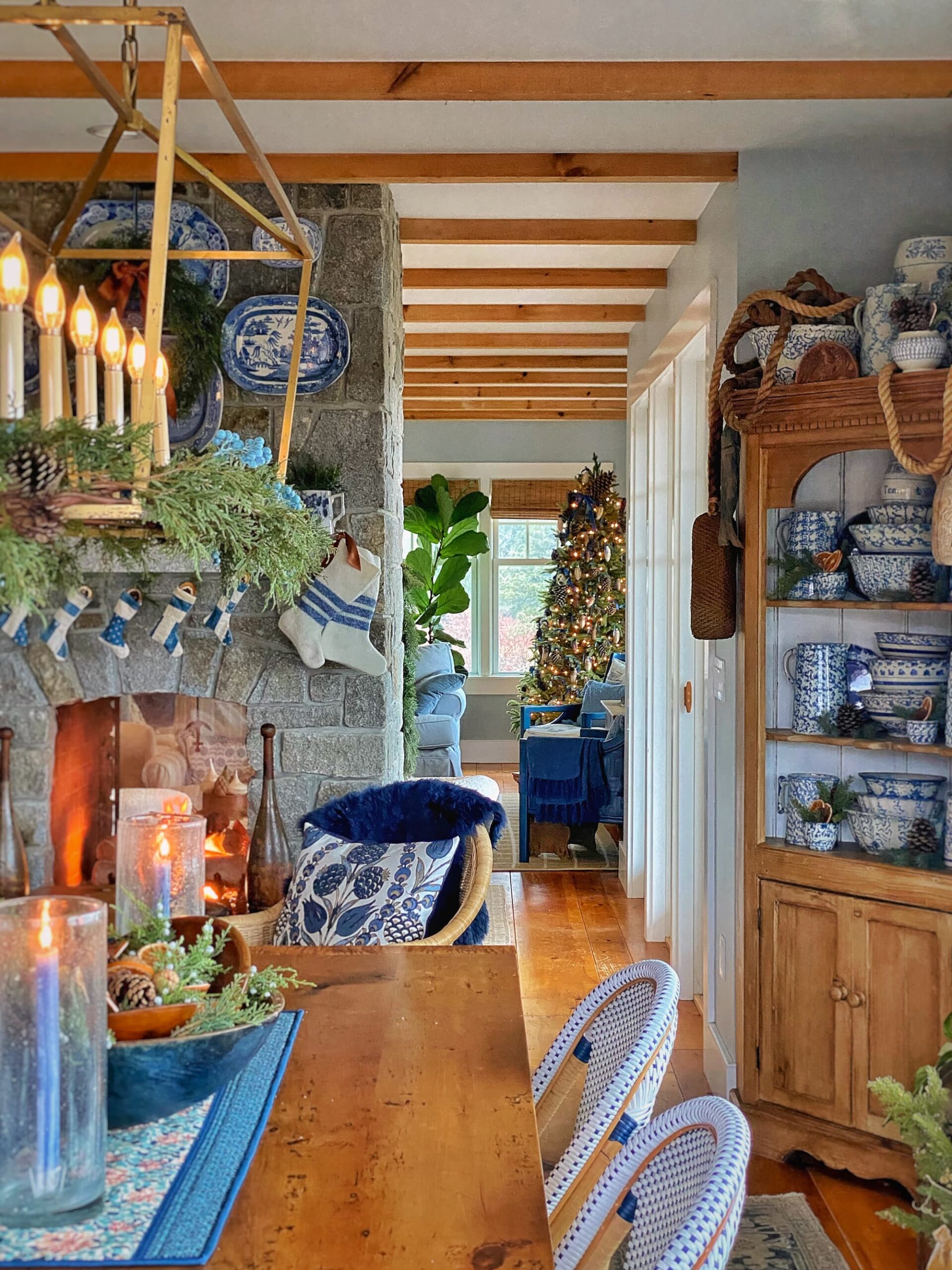 https://mollyinmaine.com/wp-content/uploads/2022/12/A-Cozy-Cottage-Christmas-on-the-Maine-Coast-10-scaled.jpg