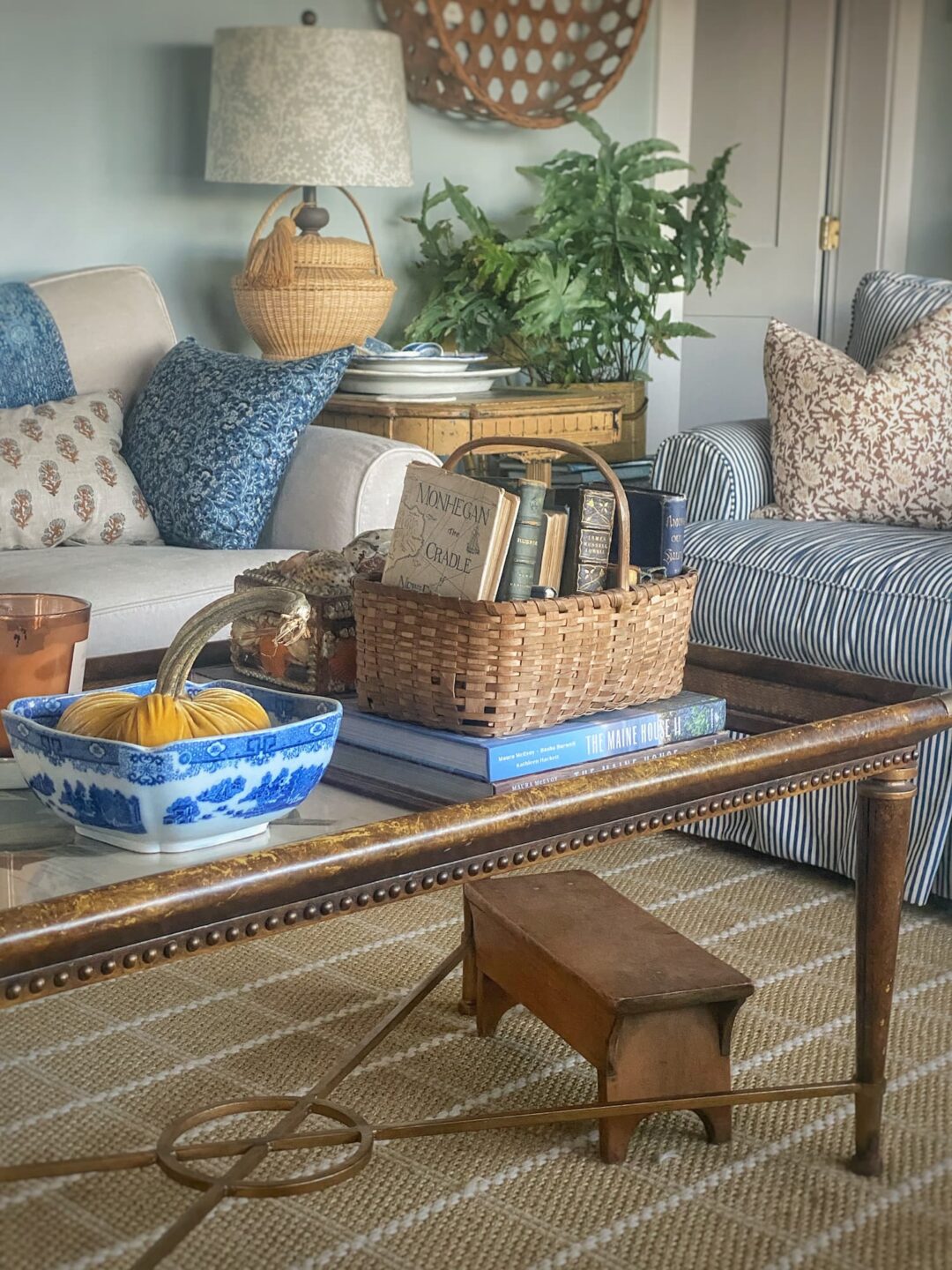 My Facebook Marketplace Coffee Table Transformation - Molly in Maine